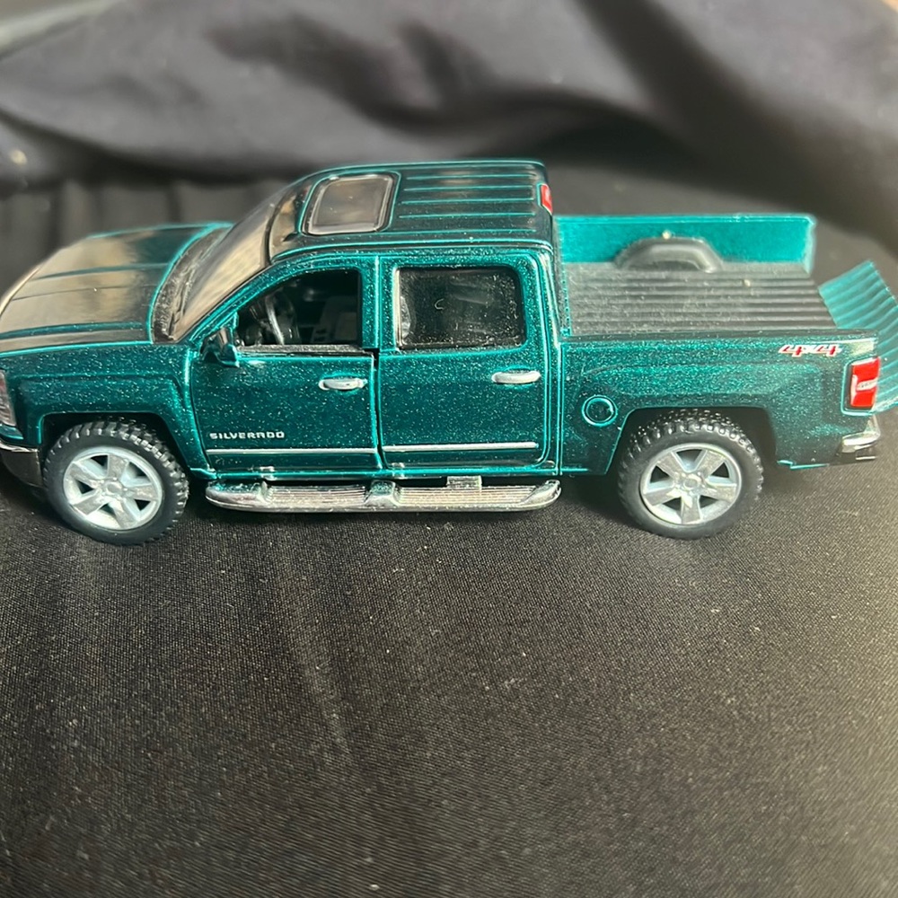 2014 Chevy Silverado diecast car